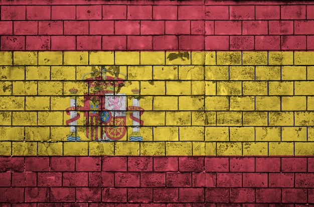 Le Drapeau De L'espagne Est Peint Sur Un Vieux Mur De Briques