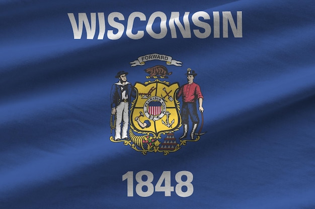 Drapeau de l'état américain du Wisconsin avec de grands plis agitant de près sous la lumière du studio à l'intérieur de l'officiel s