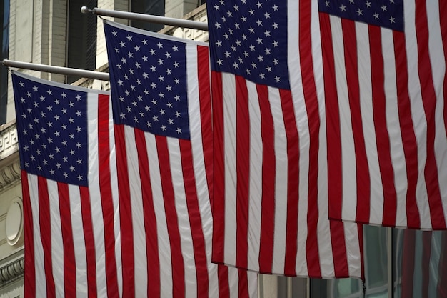 Drapeau des états-unis dans le bâtiment de la tour d'atout de new york