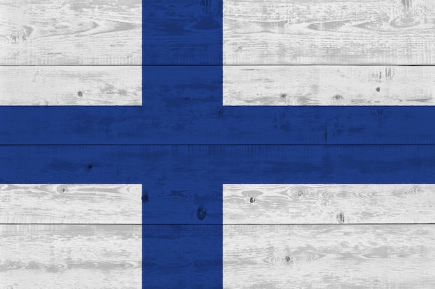 Drapeau de la Finlande peint sur une vieille planche de bois