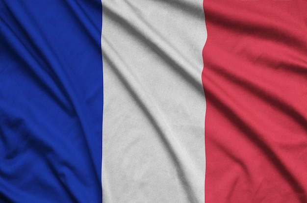 Drapeau De La France Est Représenté Sur Un Tissu De Sport Avec De Nombreux Plis.