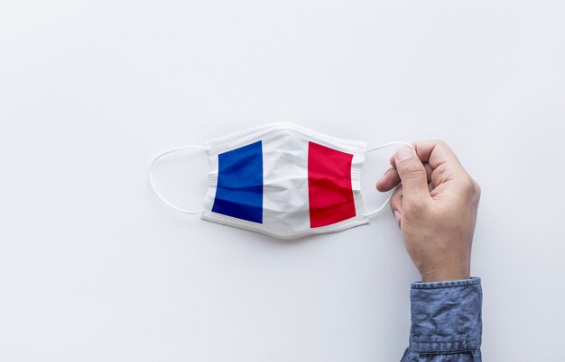 Drapeau de la France sur la vue de dessus du masque