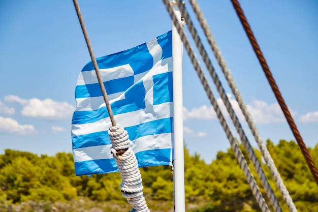 Drapeau grec sur le bateau