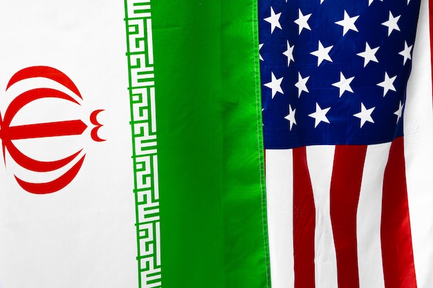 Drapeau de l'Iran avec le drapeau des États-Unis d'Amérique