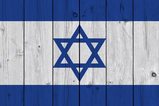 Drapeau d'Israël peint sur une vieille planche de bois