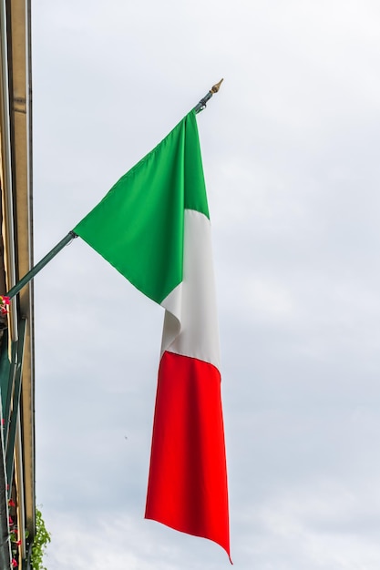 Drapeau italien accroché au mur