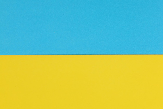 Drapeau jaune et bleu du papier coloré de l'Ukraine