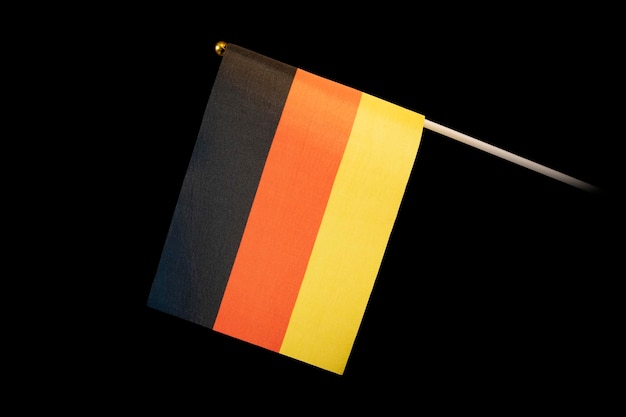 Drapeau national de l'Allemagne sur fond noir