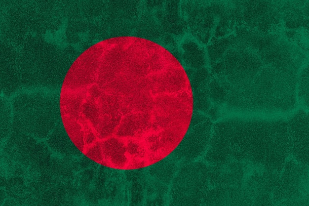 Drapeau national du Bangladesh sur un vieux mur de béton rustique