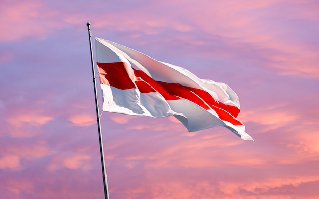 Drapeau national du Bélarus blanc-rouge-blanc. Nouveau symbole des manifestations pacifiques biélorusses.