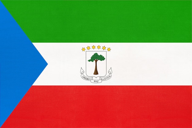 Drapeau national de la Guinée équatoriale en tissu, fond textile. Symbole du monde pays africain.