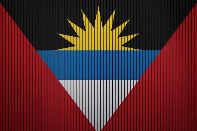 Drapeau national peint d&#39;Antigua-et-Barbuda sur un mur de béton