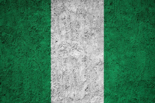 Drapeau national peint du Nigeria sur un mur de béton