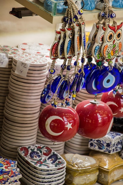 Drapeau national turc dessiné d'une perle décorative