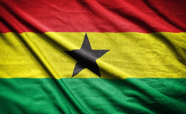 Drapeau réaliste du ghana sur la surface ondulée du tissu