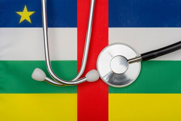 Drapeau de la République centrafricaine et un stéthoscope Le concept de médecine