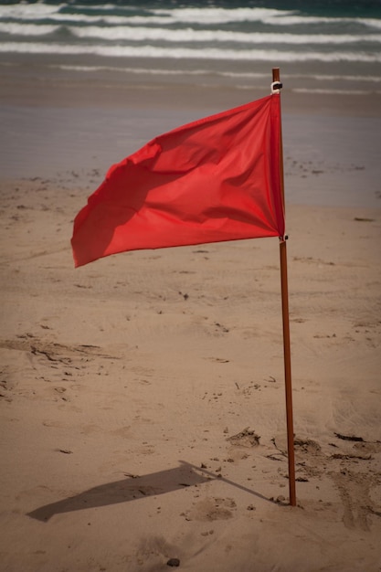 Photo drapeau rouge sur la plage