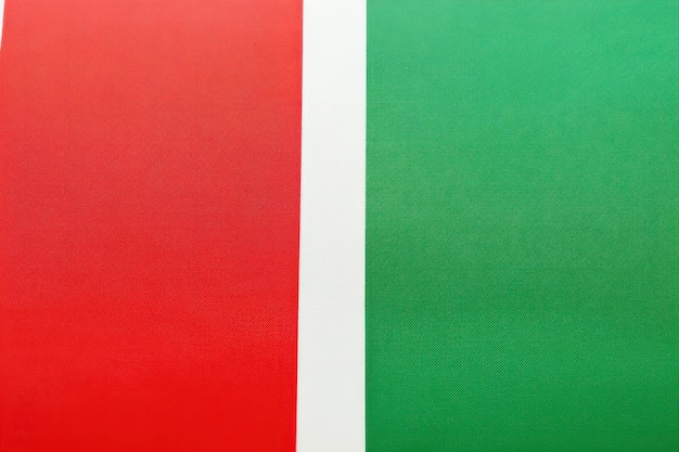 Un drapeau rouge et vert