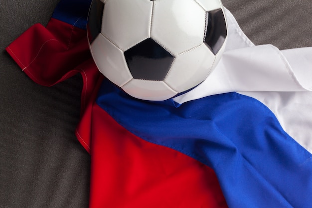 Drapeau de la Russie avec ballon de football