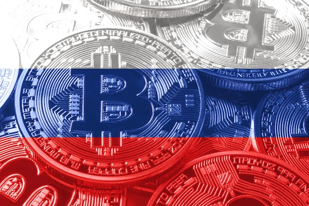 Drapeau de la Russie bitcoin, fond noir de concept de crypto-monnaie de drapeau national