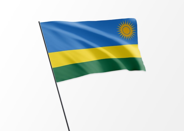 Drapeau rwandais volant haut dans le fond isolé. Fête de l'indépendance du Rwanda