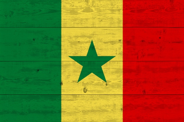 Drapeau Sénégal peint sur une vieille planche de bois