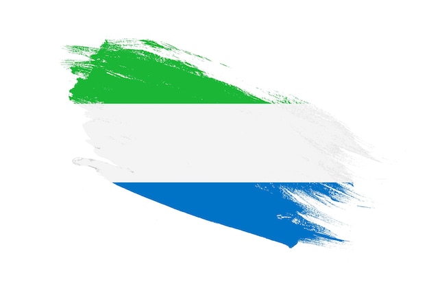 Drapeau de la Sierra Leone avec des effets peints au pinceau sur fond blanc isolé