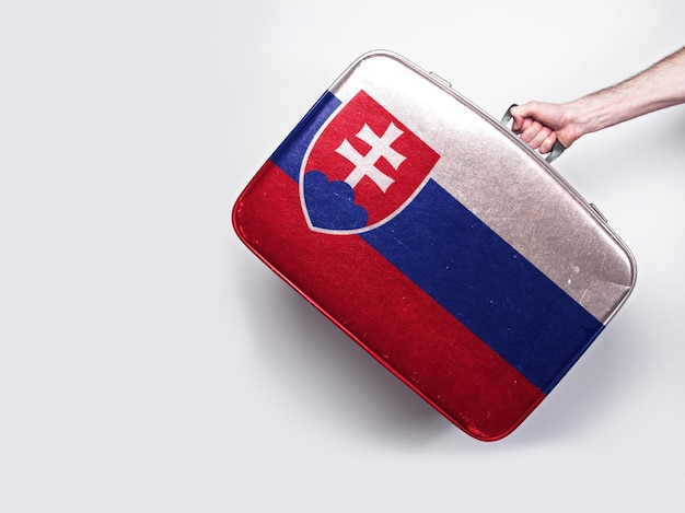 Drapeau slovaque sur une valise en cuir vintage