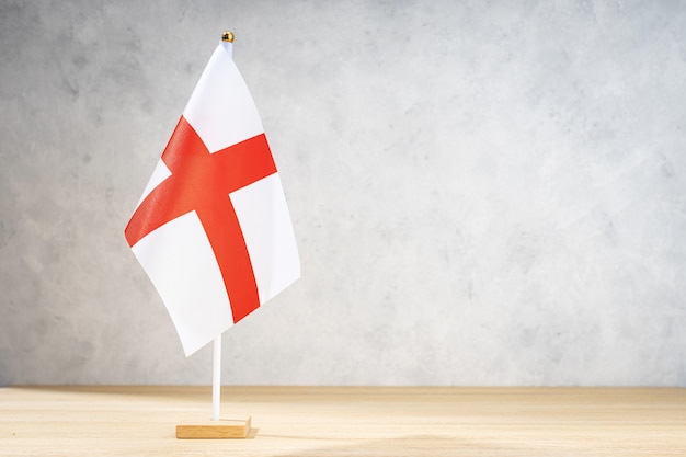 Drapeau de table Alessandria sur mur texturé blanc. Espace de copie pour le texte, les dessins ou les dessins