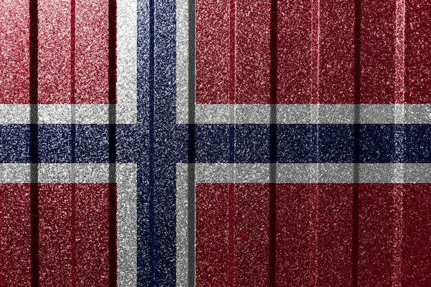 Drapeau texturé de la Norvège sur le mur métallique Fond géométrique abstrait naturel coloré avec des lignes