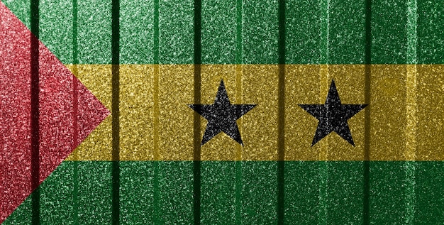 Drapeau texturé de Sao Tomé-et-Principe sur un mur métallique Fond géométrique abstrait naturel coloré avec des lignes