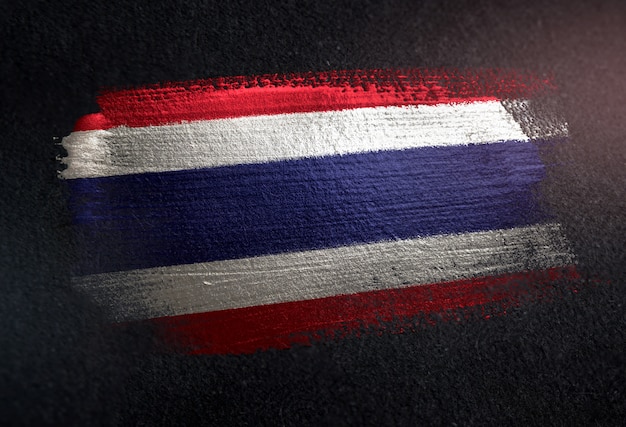 Drapeau de la Thaïlande fait de peinture brosse métallique sur mur sombre grunge