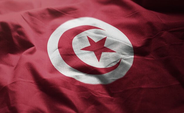 Le drapeau tunisien froissé de près