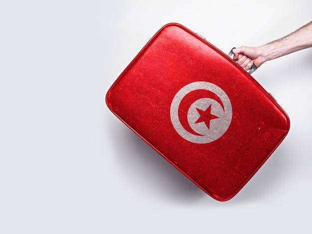 Drapeau tunisien sur une valise en cuir vintage