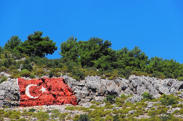 Drapeau turc sur le rocher