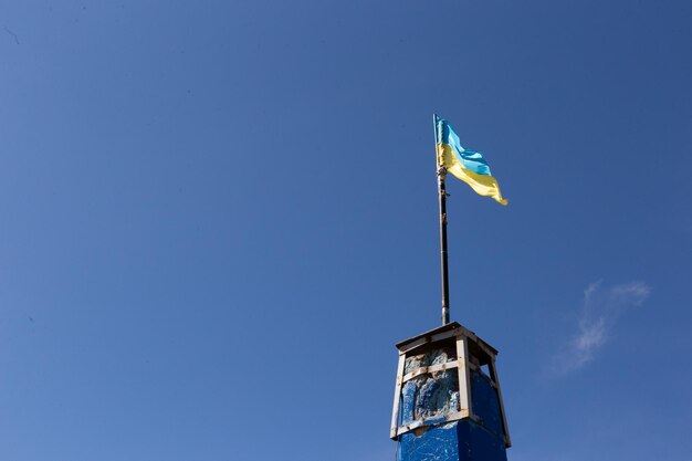 Drapeau de l'Ukraine au sommet du mont Hoverla