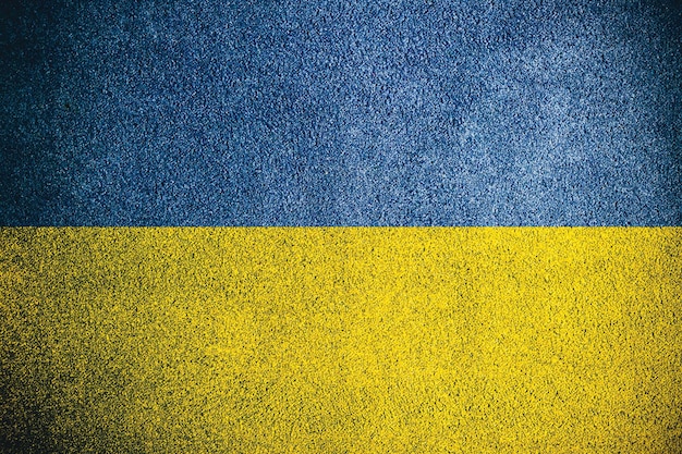 Photo le drapeau de l'ukraine est vieilli avec un mur de béton de texture