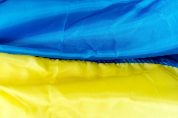 Drapeau de l'Ukraine Gros plan agitant le symbole du drapeau de l'Ukraine Loi martiale en Ukraine 2022 Concept d'arrêt de la guerre et de la paix