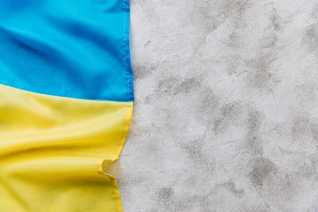 Drapeau ukrainien sur fond de pierre