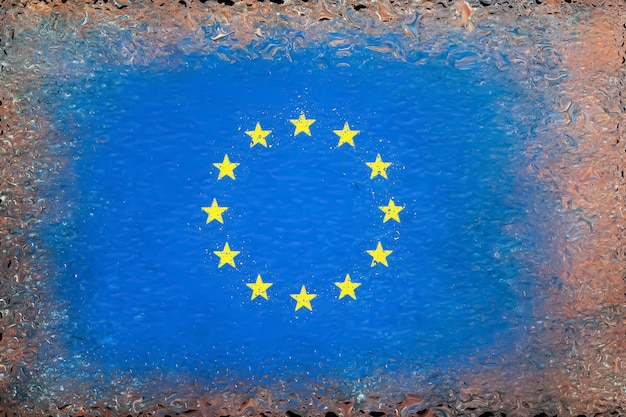 Drapeau de l'Union européenne Drapeau de l'UE sur fond de gouttes d'eau Drapeau avec des gouttes de pluie