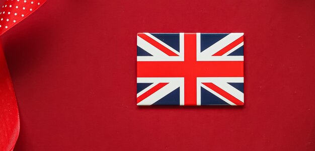 Drapeau Union Jack de Grande-Bretagne sur fond rouge Jubilé de platine de la reine et célébration des fêtes