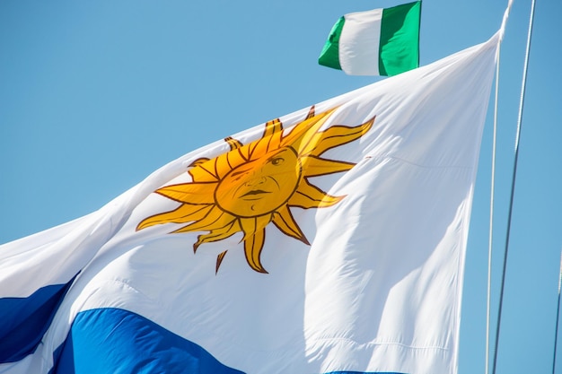 Drapeau uruguayen à l'extérieur à Rio de Janeiro Brésil