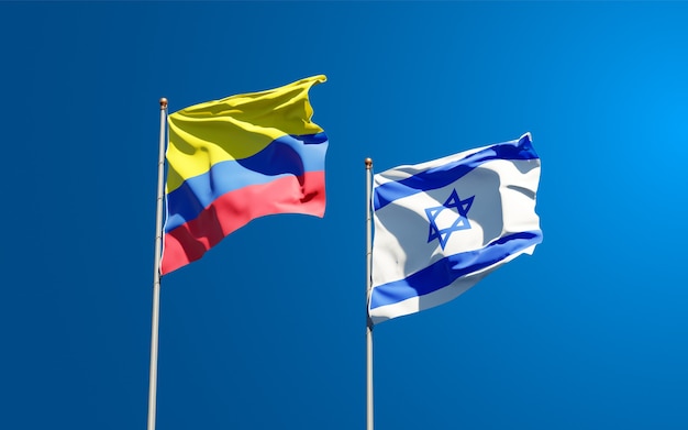 Drapeaux d'état d'Israël et de la Colombie ensemble sur fond de ciel