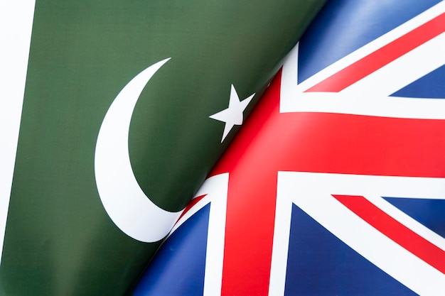 Drapeaux Grande-Bretagne et pakistan concept des relations internationales entre les pays L'état des gouvernements Amitié des peuples