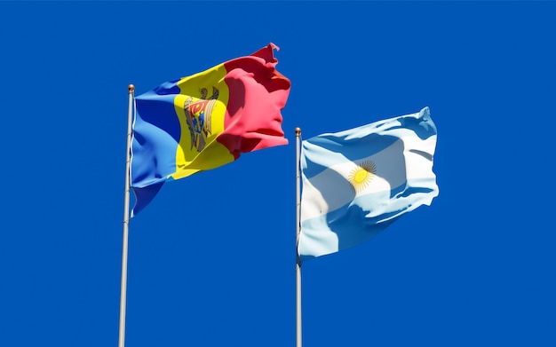 Drapeaux de la Moldavie et de l'Argentine.