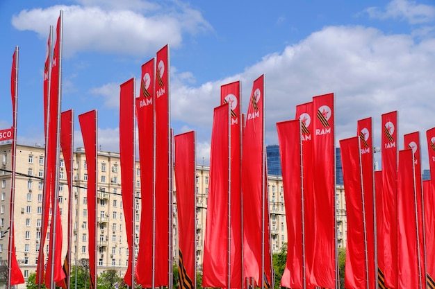 Drapeaux rouges avec inscription 9 mai à Moscou