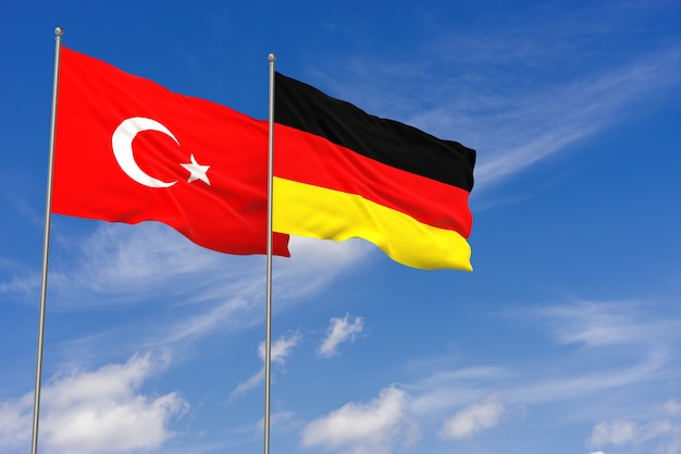 Drapeaux de la Turquie et de l'Allemagne sur fond de ciel bleu. illustration 3D