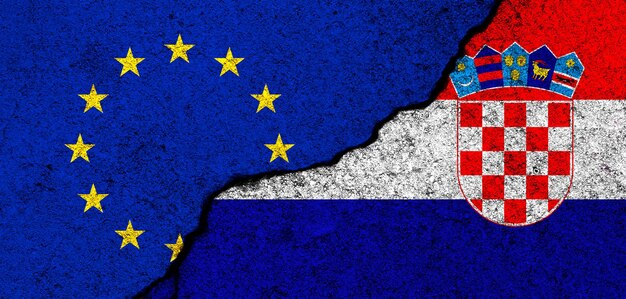 Drapeaux de l'Union européenne et de la Croatie Relations partenariat et diplomatie Concept de conflit et de liberté Bannière de l'alliance de l'UE photo