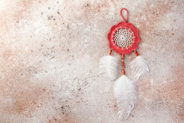 Dreamcatcher Coral sur fond de béton