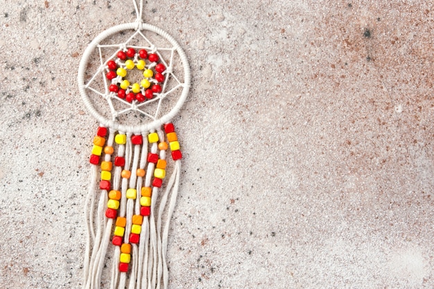 Dreamcatcher sur fond de béton